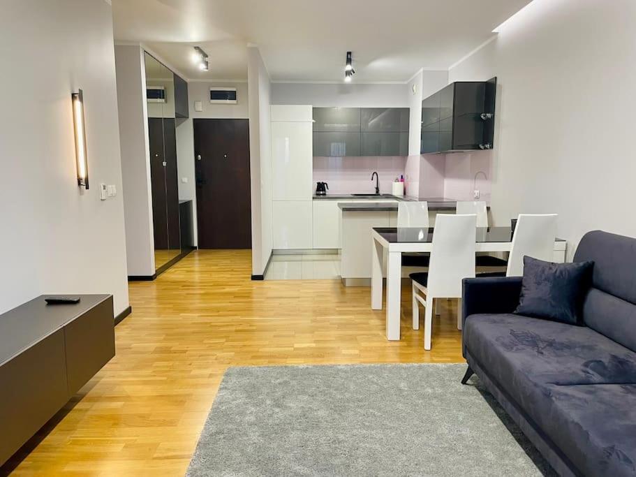 Nowoczesne Mieszkanie Z Miejscem Postojowym Apartament Warszawa